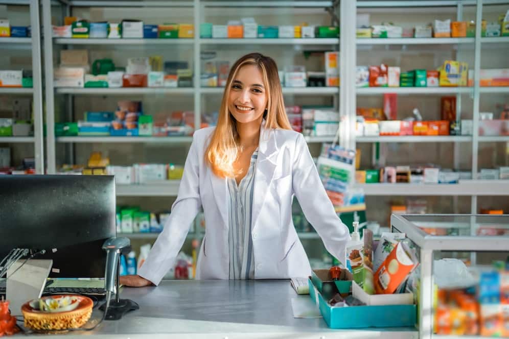 pharmacist to start a pharmacy business